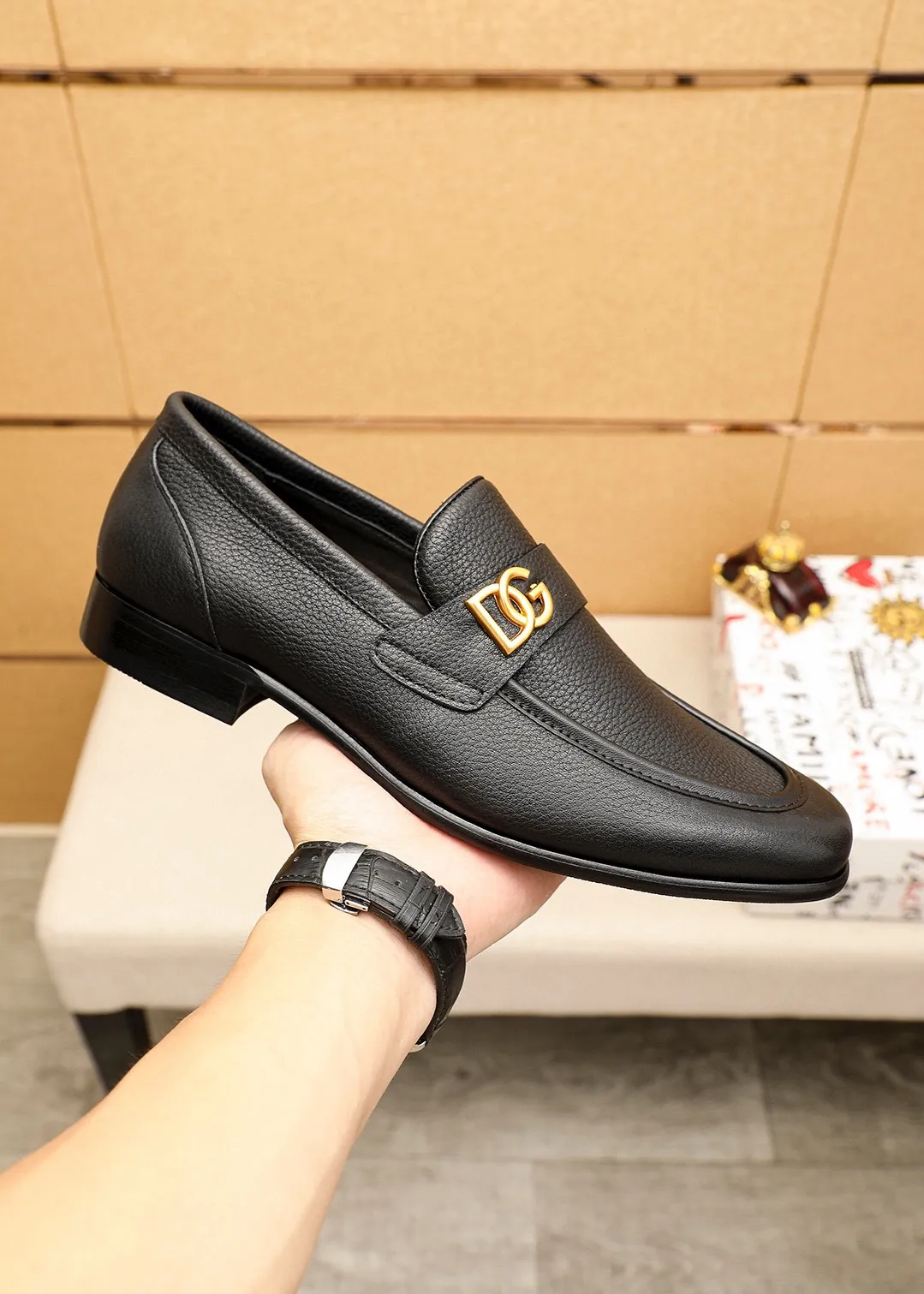 Men's clothing and shoes 💰480 💐DG top quality🔍🔍Men's new leather shoes🚹Sold simultaneously at counters⚠The uppers are imported pebbled cowhide leather uppers from Italy, all imported cowhide leather lining + classic hardware buckles, completely 1⃣️ to 1⃣️reproduction🇮🇹💪💪, ⚠ Sole: The original sole is specially provided by the original factory. The exclusive movable molded sole is super comfortable. ⚠The original factory follows the order, 🔍🔍high quality, you can enter and exit the counter at will, welcome to compare⚠Size: 38-44 (45.46🉑️Customized)